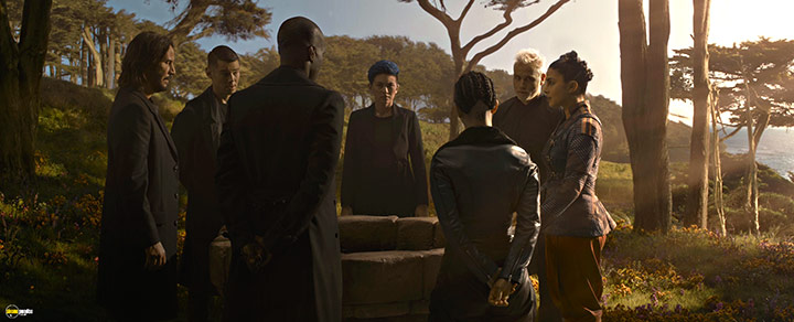 A still #102 from The Matrix Resurrections (2021)