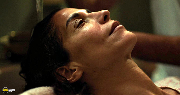 A still #30 from The Blue Caftan (2022)