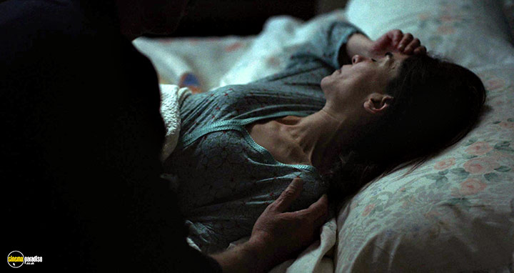 A still #26 from The Blue Caftan (2022)