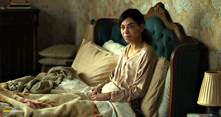 A still #21 from The Blue Caftan (2022)