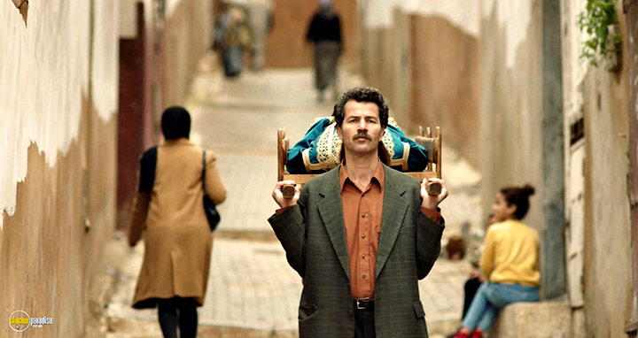 A still #1 from The Blue Caftan (2022)