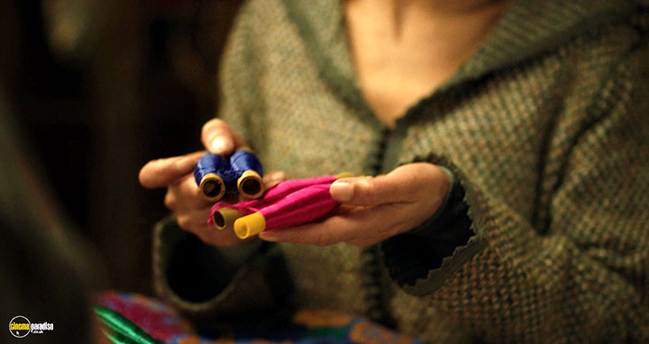 A still #9 from The Blue Caftan (2022)