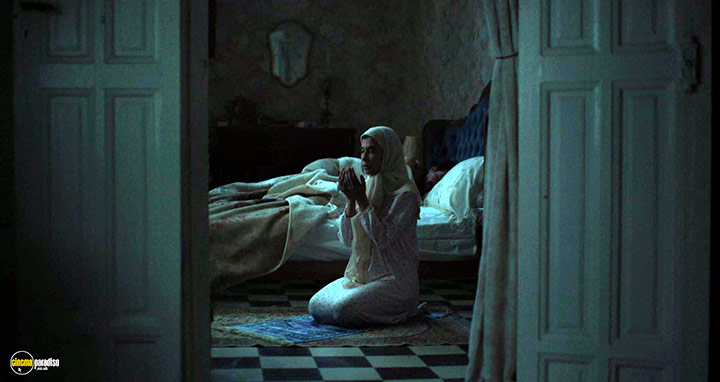 A still #8 from The Blue Caftan (2022)