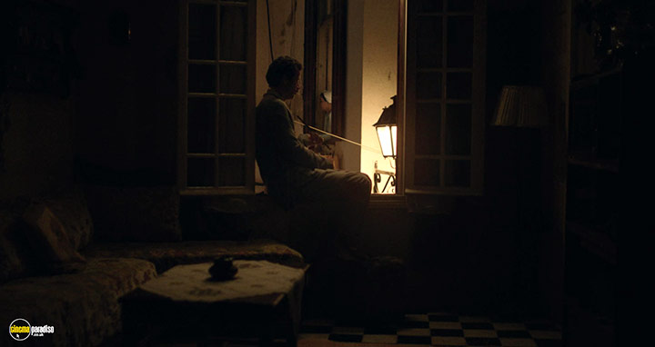 A still #7 from The Blue Caftan (2022)