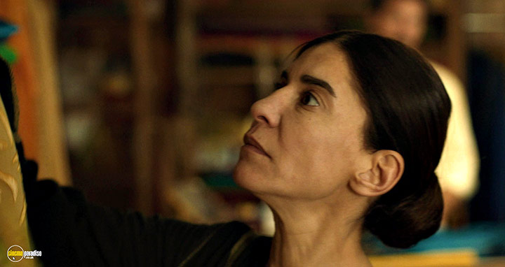 A still #4 from The Blue Caftan (2022)