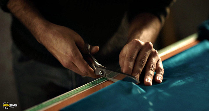 A still #2 from The Blue Caftan (2022)