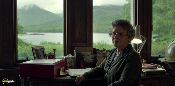 A still #33 from The Crown: Series 5 (2022)