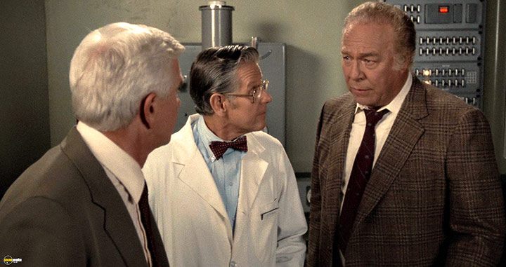 A still #65 from The Naked Gun: From the Files of Police Squad! (1988)