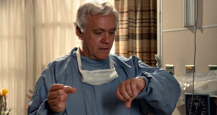 A still #12 from The Naked Gun: From the Files of Police Squad! (1988)