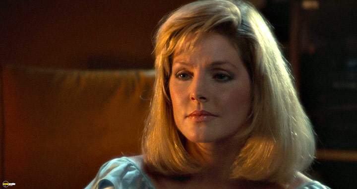 A still #52 from The Naked Gun: From the Files of Police Squad! (1988)