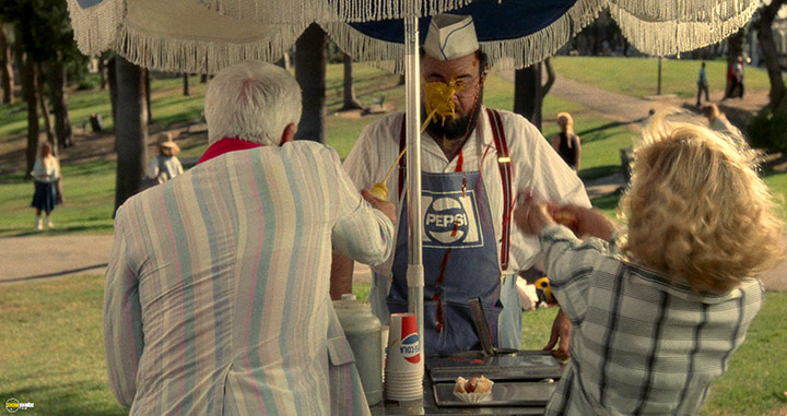 A still #66 from The Naked Gun: From the Files of Police Squad! (1988)