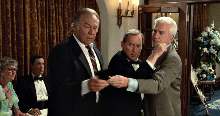 A still #57 from The Naked Gun: From the Files of Police Squad! (1988)