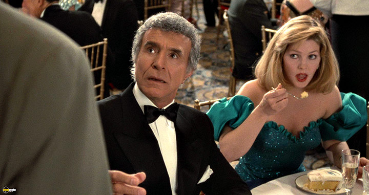 A still #49 from The Naked Gun: From the Files of Police Squad! (1988)