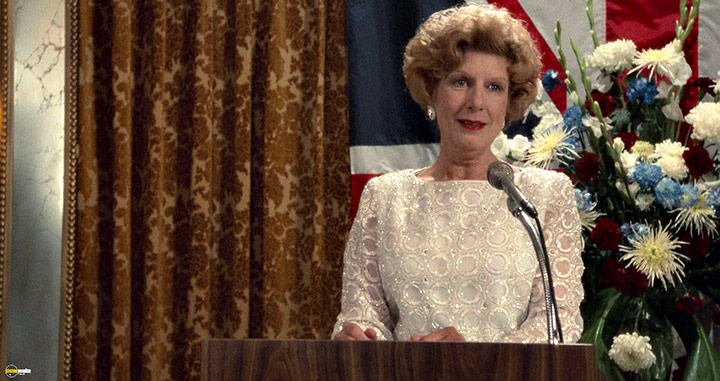 A still #45 from The Naked Gun: From the Files of Police Squad! (1988)