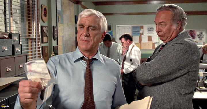 A still #40 from The Naked Gun: From the Files of Police Squad! (1988)