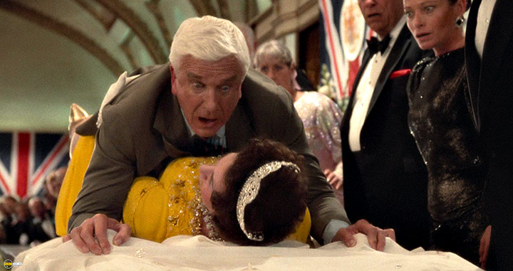 A still #53 from The Naked Gun: From the Files of Police Squad! (1988)