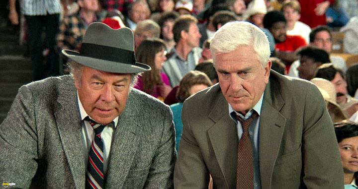 A still #33 from The Naked Gun: From the Files of Police Squad! (1988)