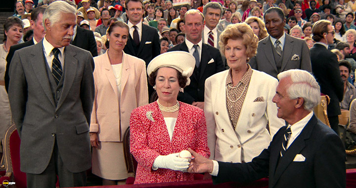 A still #34 from The Naked Gun: From the Files of Police Squad! (1988)