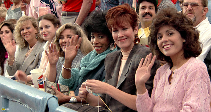 A still #42 from The Naked Gun: From the Files of Police Squad! (1988)