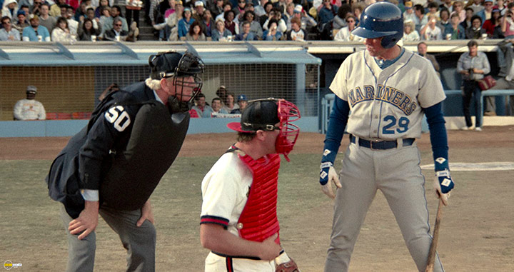 A still #38 from The Naked Gun: From the Files of Police Squad! (1988)