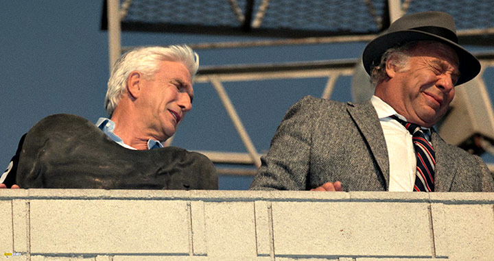 A still #35 from The Naked Gun: From the Files of Police Squad! (1988)