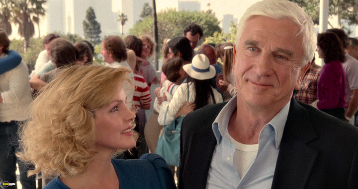 A still #30 from The Naked Gun: From the Files of Police Squad! (1988)