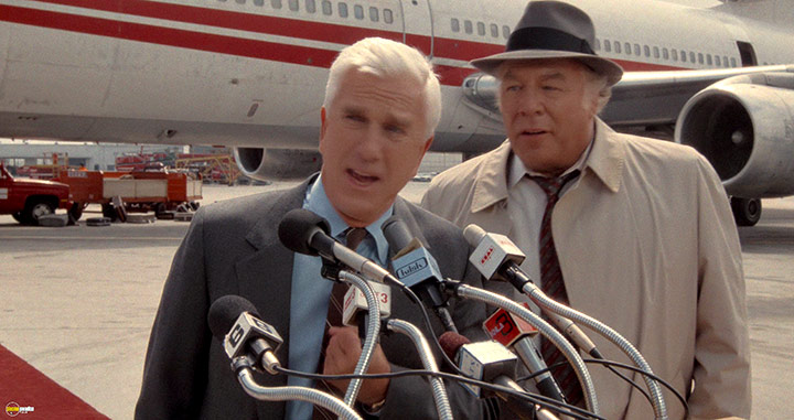 A still #22 from The Naked Gun: From the Files of Police Squad! (1988)
