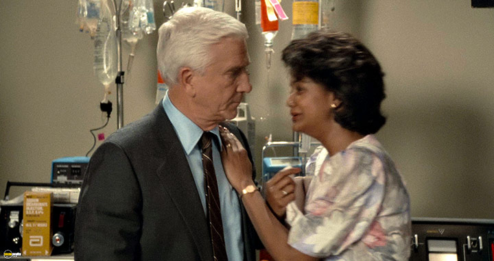 A still #25 from The Naked Gun: From the Files of Police Squad! (1988)