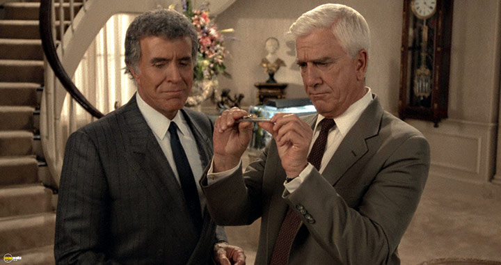 A still #50 from The Naked Gun: From the Files of Police Squad! (1988)