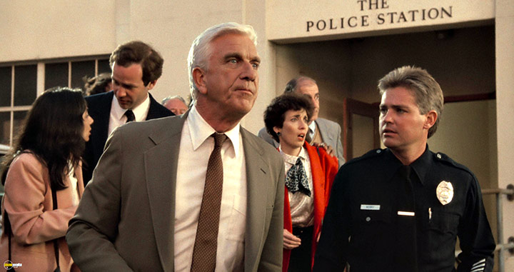 A still #72 from The Naked Gun: From the Files of Police Squad! (1988)