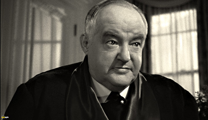 A still #28 from The Maltese Falcon (1941)