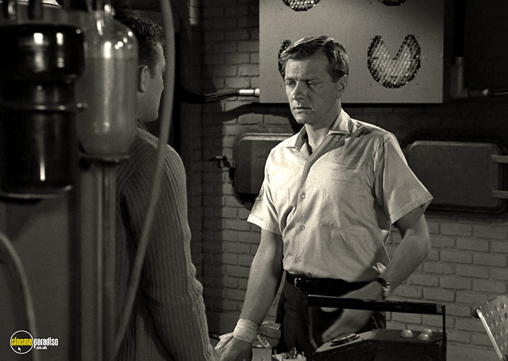 A still #47 from The Twilight Zone: Series 4 (1963)