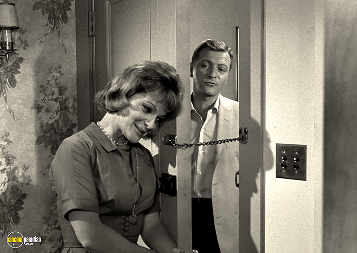 A still #40 from The Twilight Zone: Series 4 (1963)