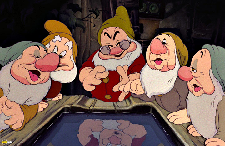 A still #33 from Snow White and the Seven Dwarfs (1937)