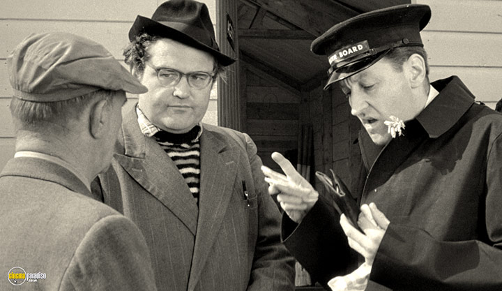 A still #16 from Ronnie Barker: A Home of Your Own (1964)