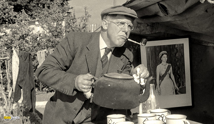 A still #6 from Ronnie Barker: A Home of Your Own (1964)