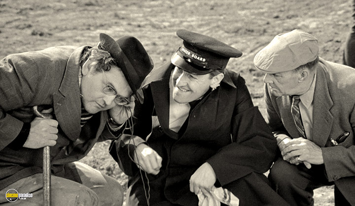 A still #19 from Ronnie Barker: A Home of Your Own (1964)