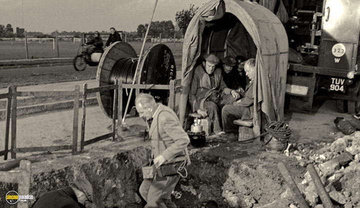 A still #26 from Ronnie Barker: A Home of Your Own (1964)