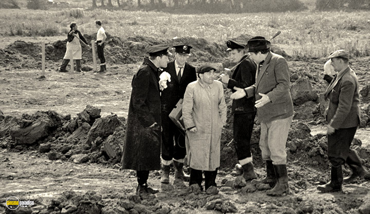 A still #21 from Ronnie Barker: A Home of Your Own (1964)