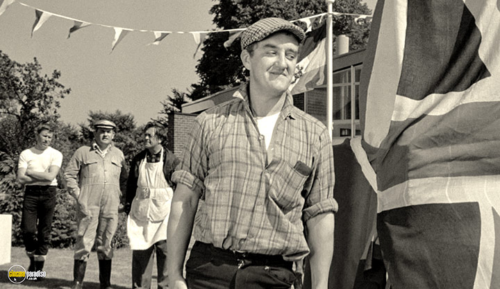 A still #51 from Ronnie Barker: A Home of Your Own (1964)