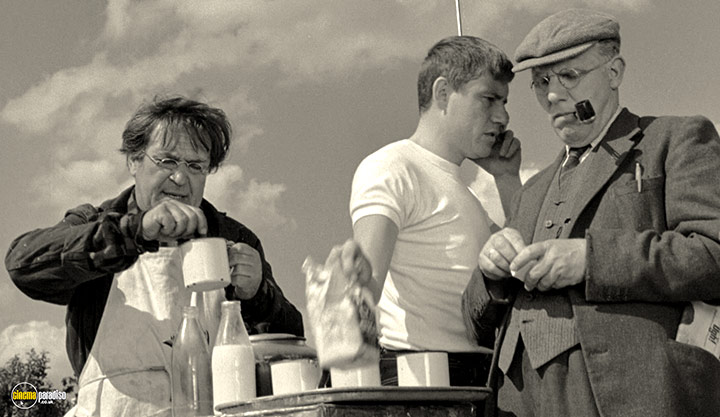 A still #58 from Ronnie Barker: A Home of Your Own (1964)