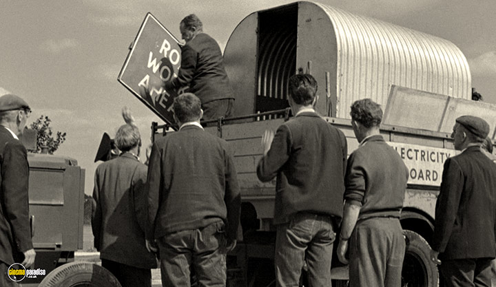 A still #60 from Ronnie Barker: A Home of Your Own (1964)