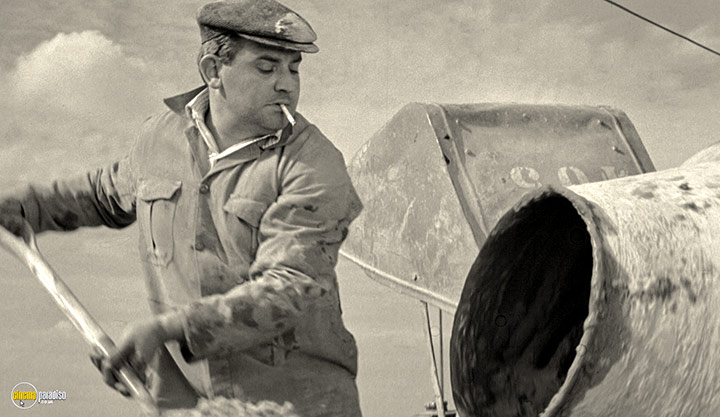 A still #61 from Ronnie Barker: A Home of Your Own (1964)