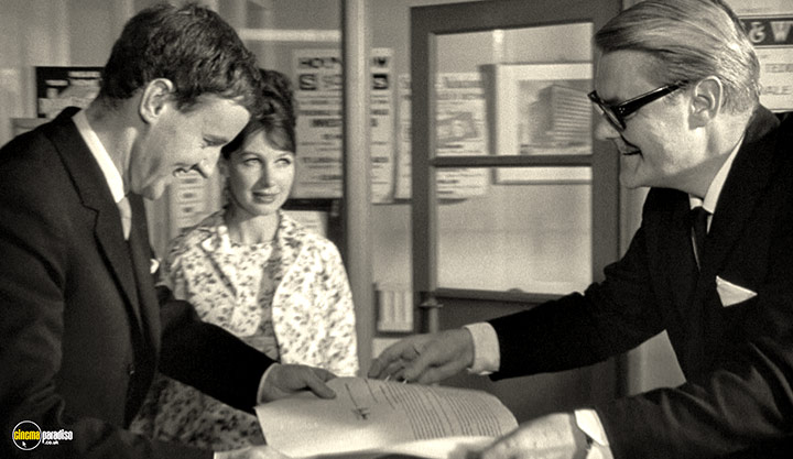 A still #62 from Ronnie Barker: A Home of Your Own (1964)