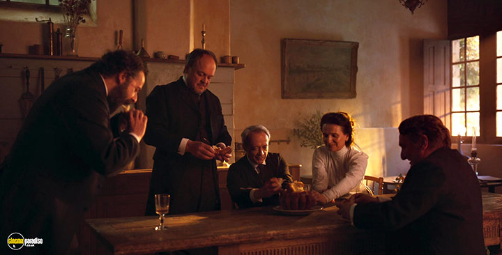 A still #16 from The Taste of Things (2023)