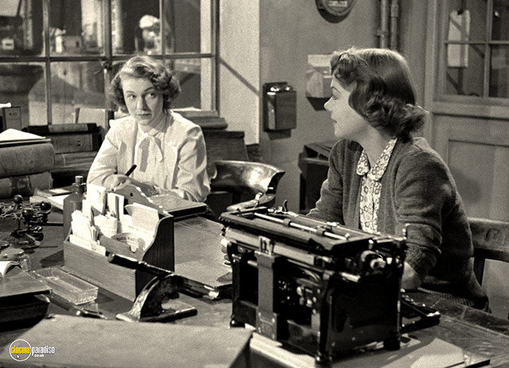 A still #15 from Pool of London (1951)