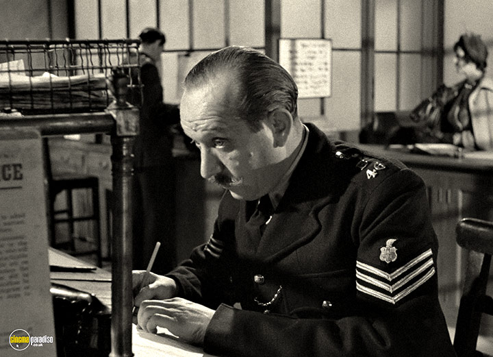 A still #2 from Pool of London (1951)
