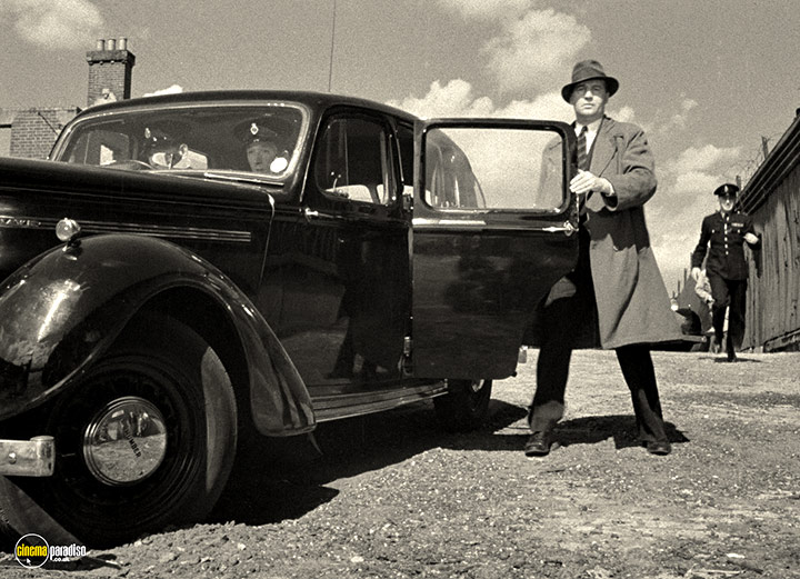 A still #30 from Pool of London (1951)