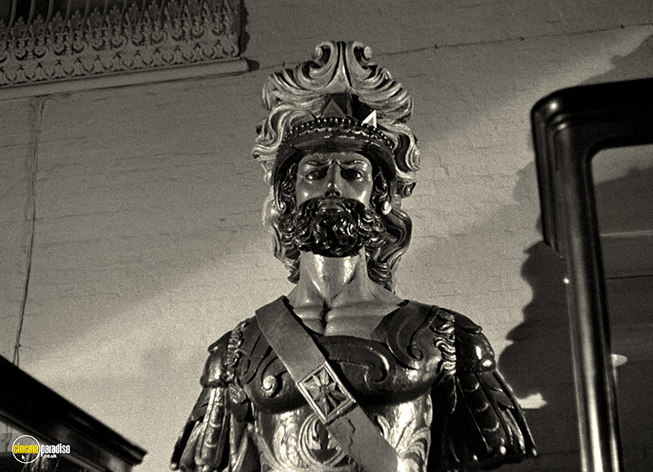 A still #31 from Pool of London (1951)