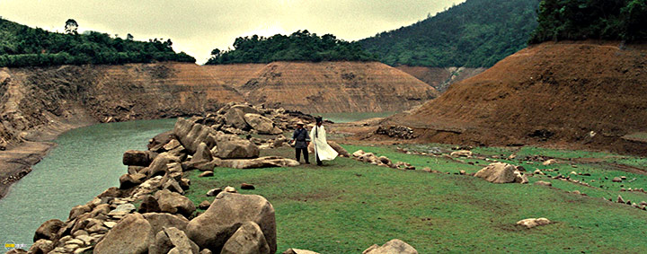 A still #26 from The Valiant Ones (1975)